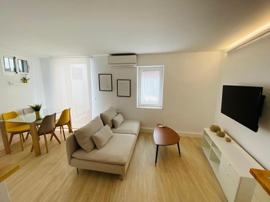 Mini Loft Con Patio En La Alameda De Apartamento